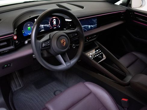 Certified 2025 Porsche Macan 4 Electric image 4