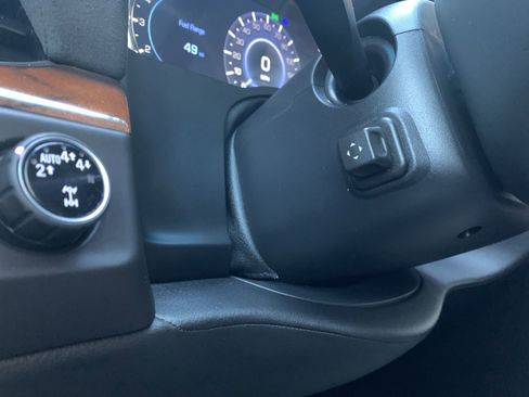 Used 2017 Cadillac Escalade ESV 4WD image 42