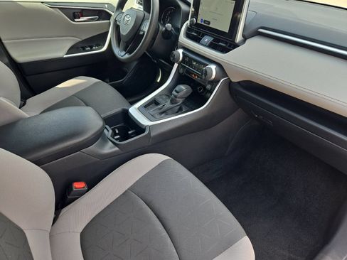 Used 2025 Toyota RAV4 XLE FWD image 15