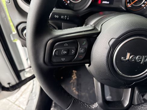 Used 2025 Jeep Wrangler Sport S image 17