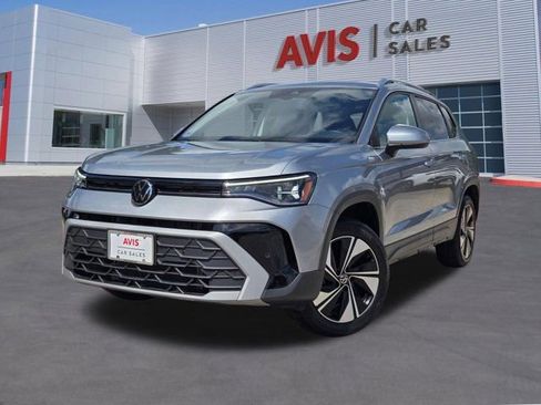 Used 2025 Volkswagen Taos SE AWD/4WD image 1