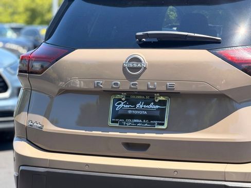 Used 2025 Nissan Rogue SV FWD image 14