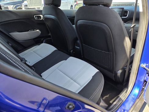 Used 2023 Hyundai Venue SEL FWD image 19
