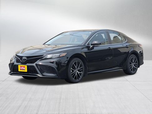 Used 2023 Toyota Camry SE w/ Cold Weather Package AWD/4WD image 3