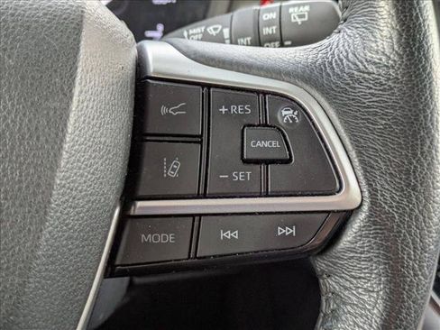 Used 2024 Toyota Sienna XLE FWD image 6