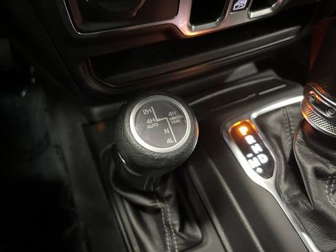 Used 2024 Jeep Wrangler Unlimited image 20