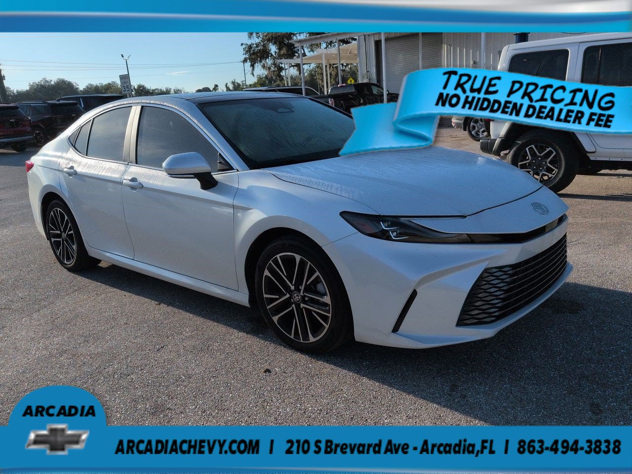 Used 2025 Toyota Camry XLE FWD image 2