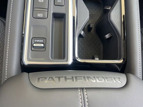 New 2025 Nissan Pathfinder SV image 18