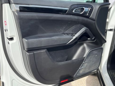 Used 2017 Porsche Cayenne Platinum Edition image 12