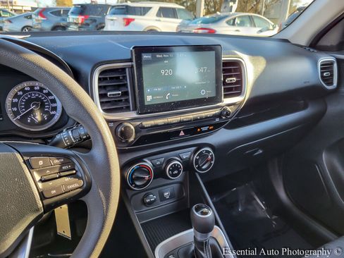 Used 2021 Hyundai Venue SE image 23