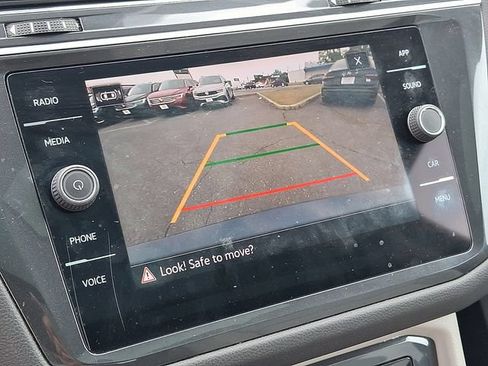 Used 2022 Volkswagen Tiguan SE w/ Panoramic Sunroof Package AWD/4WD image 19