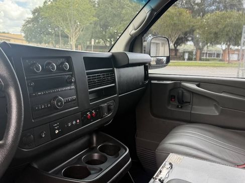 Used 2015 Chevrolet Express 2500 RWD image 21