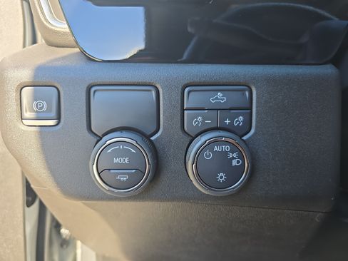 Used 2025 Chevrolet Silverado 1500 LT RWD image 22