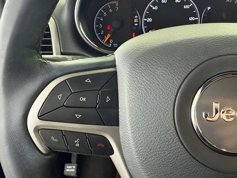 Used 2022 Jeep Grand Cherokee Laredo X RWD image 19