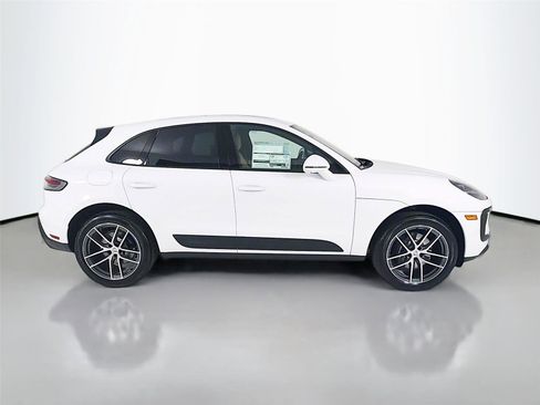 New 2026 Porsche Macan AWD/4WD image 28