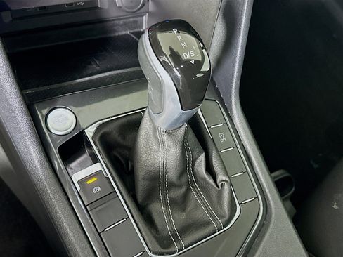 Used 2024 Volkswagen Tiguan SE image 23