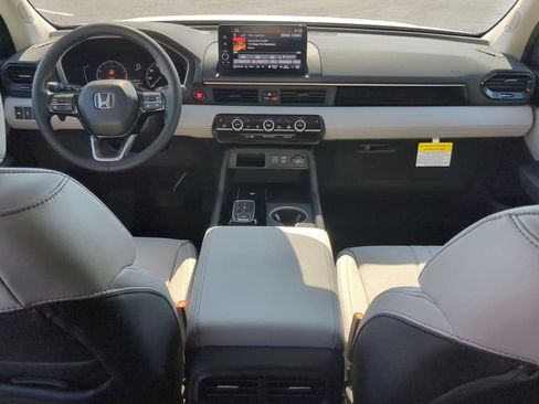 New 2025 Honda Pilot Touring image 25