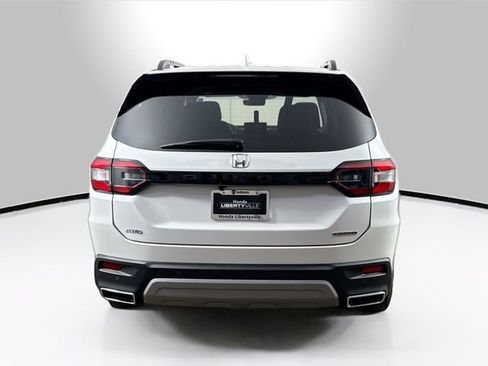 Used 2024 Honda Pilot Touring image 13