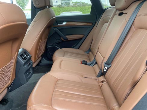 Used 2021 Audi Q5 2.0T Premium Plus w/ Premium Plus Package AWD/4WD image 11