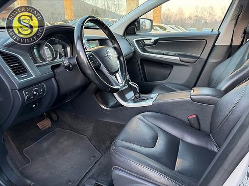 Used 2016 Volvo XC60 T5 Premier image 11