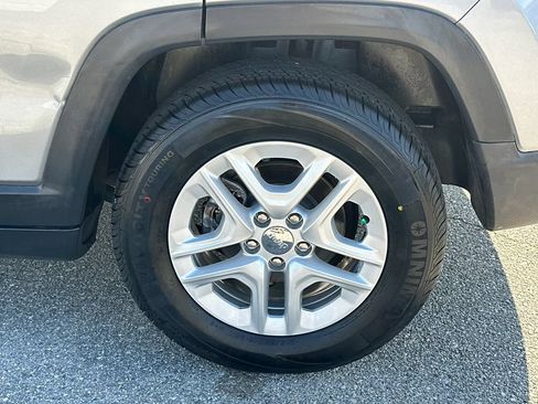 Used 2018 Jeep Compass Sport FWD image 19