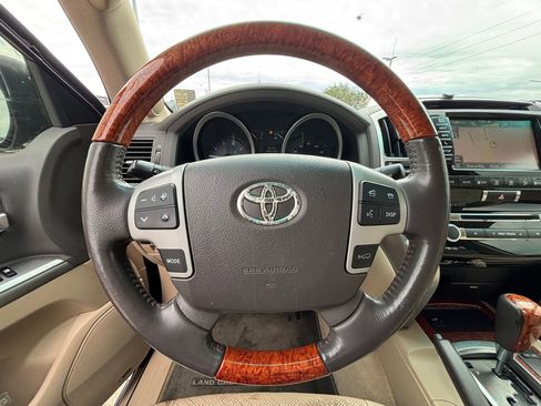 Used 2013 Toyota Land Cruiser image 15