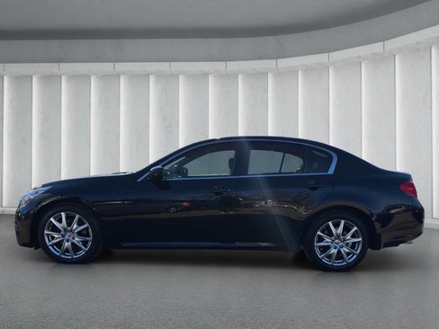 Used 2012 INFINITI G37 x w/ Premium Pkg image 2