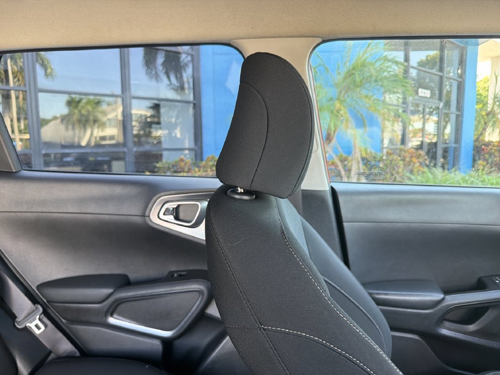 Used 2020 Kia Soul S FWD image 16