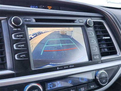 Used 2019 Toyota Highlander XLE image 21