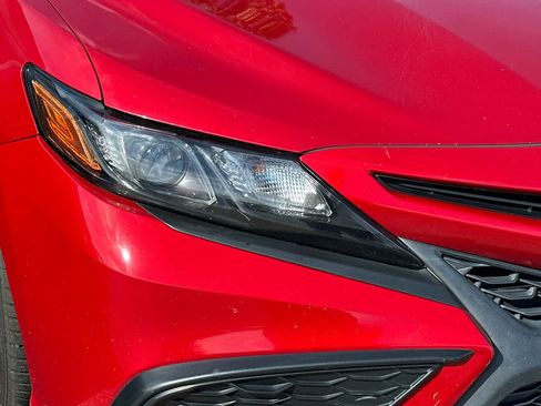 Used 2022 Toyota Camry SE image 8