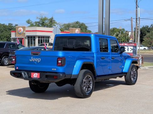 Used 2022 Jeep Gladiator Overland w/ LED Lighting Group AWD/4WD image 8