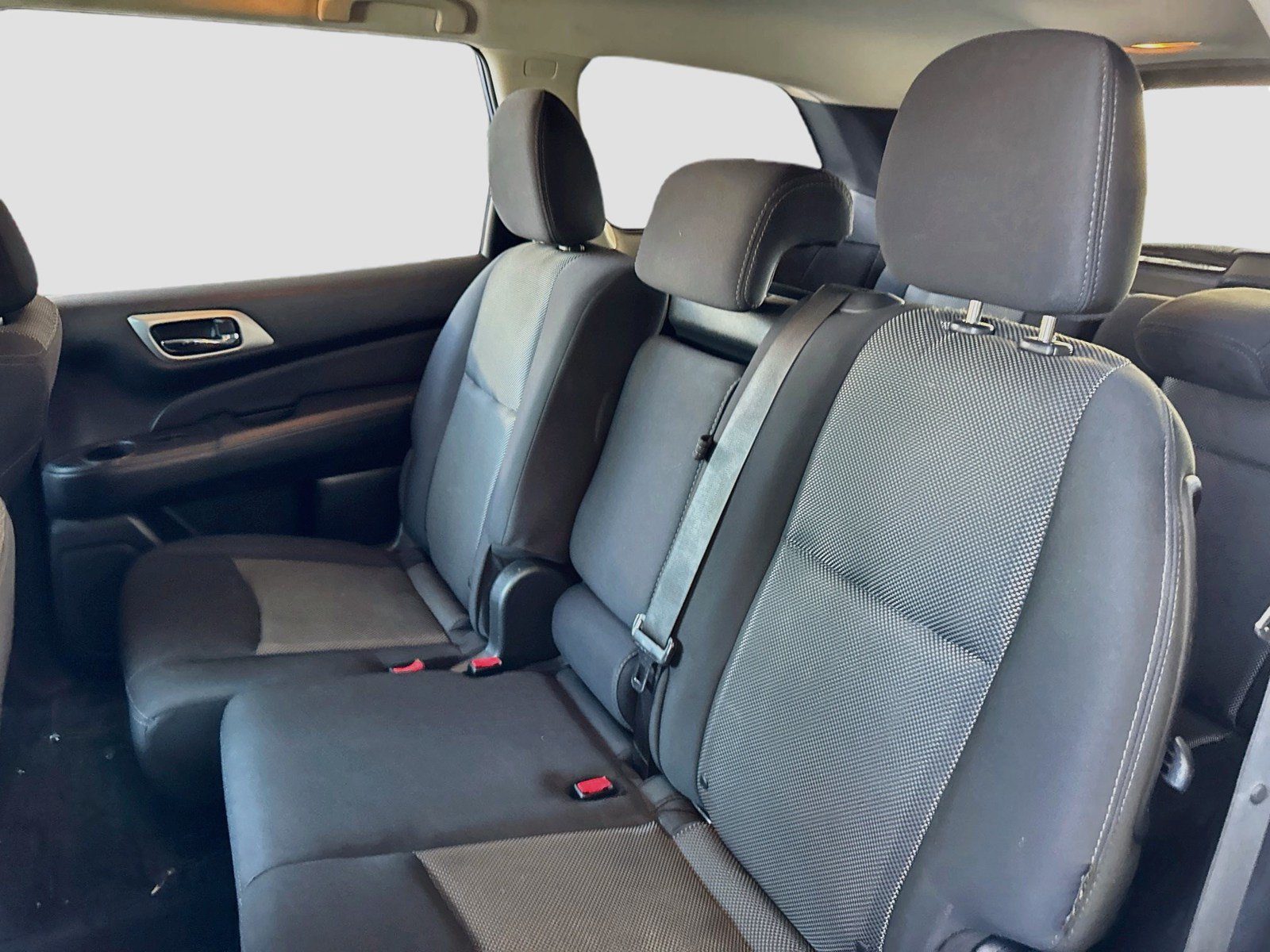 Used 2018 Nissan Pathfinder SV FWD image 14