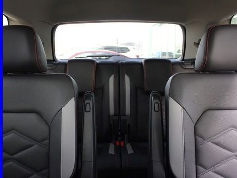 Used 2025 Volkswagen Atlas Peak Edition SE image 29