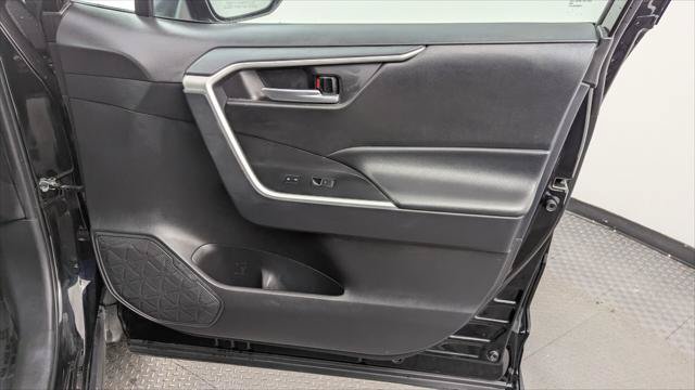 Used 2025 Toyota RAV4 XLE AWD/4WD image 21
