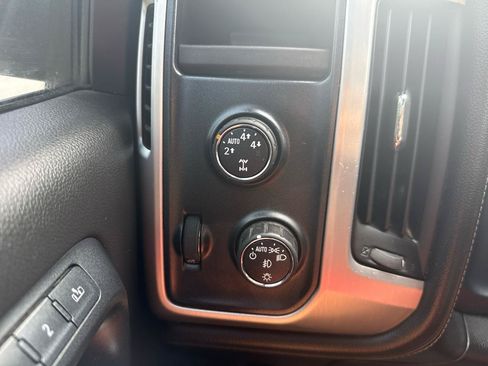 Used 2014 GMC Sierra 1500 SLT w/ SLT Preferred Package AWD/4WD image 19