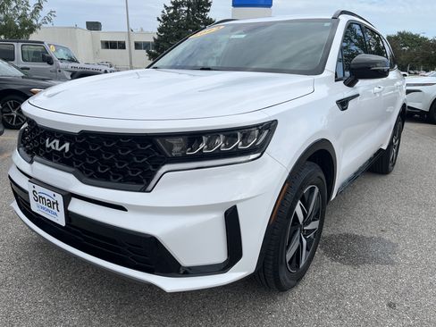 Used 2023 Kia Sorento S FWD image 2
