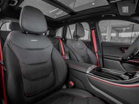 New 2025 Mercedes-Benz GLC 43 AMG 4MATIC image 32