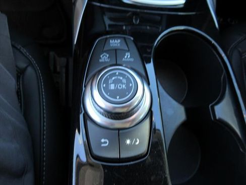 Used 2018 INFINITI QX30 Premium w/ Navigation Package image 27