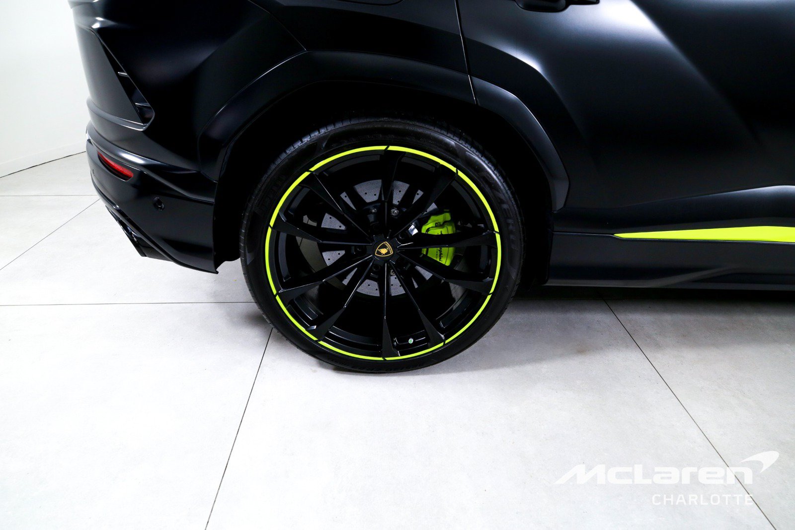 Used 2022 Lamborghini Urus AWD/4WD image 29