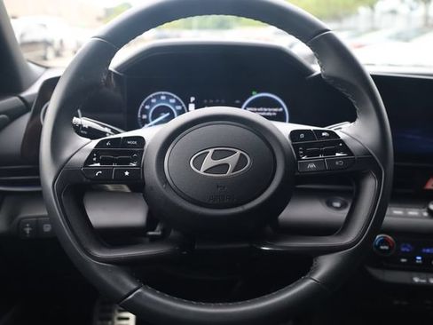 Used 2025 Hyundai Elantra SEL FWD image 13