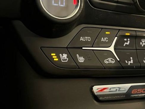 Used 2015 Chevrolet Corvette Z06 w/ 3LZ Preferred Equipment Group image 35