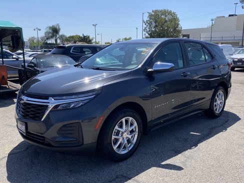 Used 2022 Chevrolet Equinox LS w/ LPO, Chrome Package FWD image 2