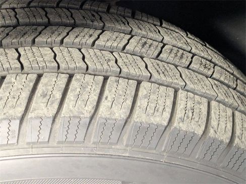 Used 2020 Chevrolet Suburban LT image 9