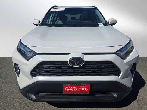 Used 2023 Toyota RAV4 XLE Premium image 8