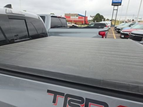 Used 2019 Toyota Tacoma TRD Off-Road AWD/4WD image 9