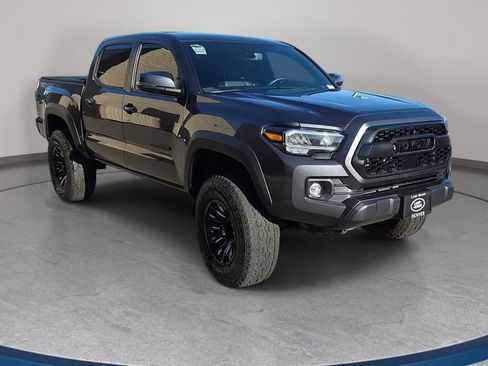 Used 2022 Toyota Tacoma TRD Off-Road w/ TRD Premium Off Road Package AWD/4WD image 4