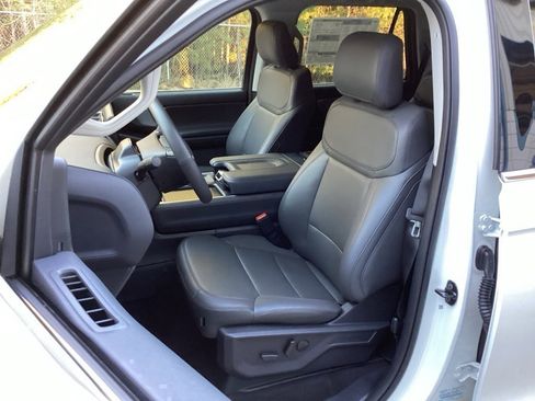 New 2025 Ford Expedition Active image 33