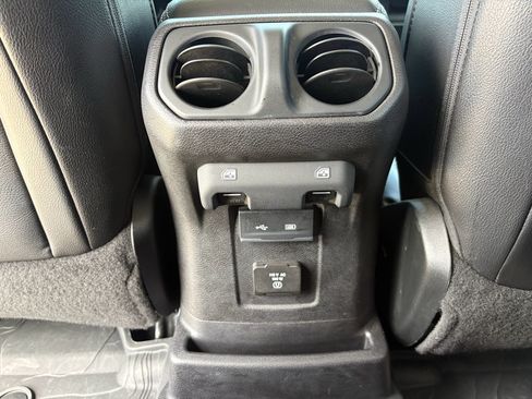 Used 2018 Jeep Wrangler Unlimited Sahara AWD/4WD image 24