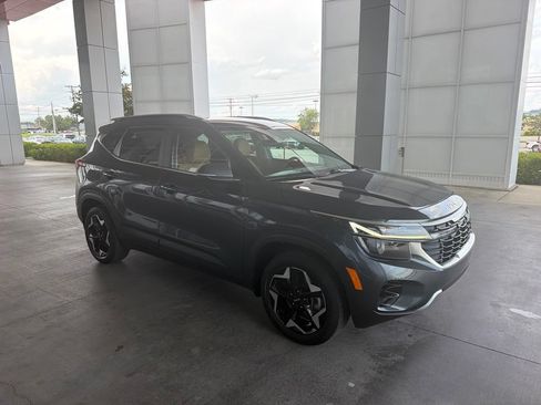 Used 2024 Kia Seltos EX AWD/4WD image 7
