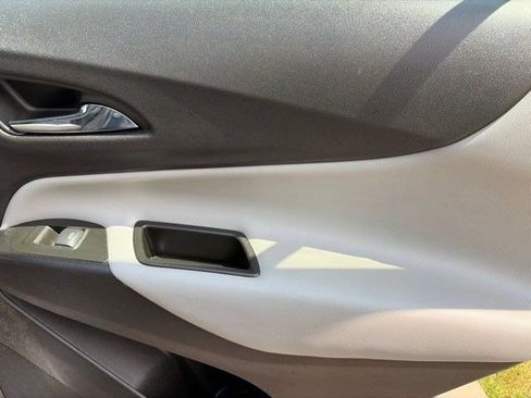 Used 2022 Chevrolet Equinox LS AWD/4WD image 35